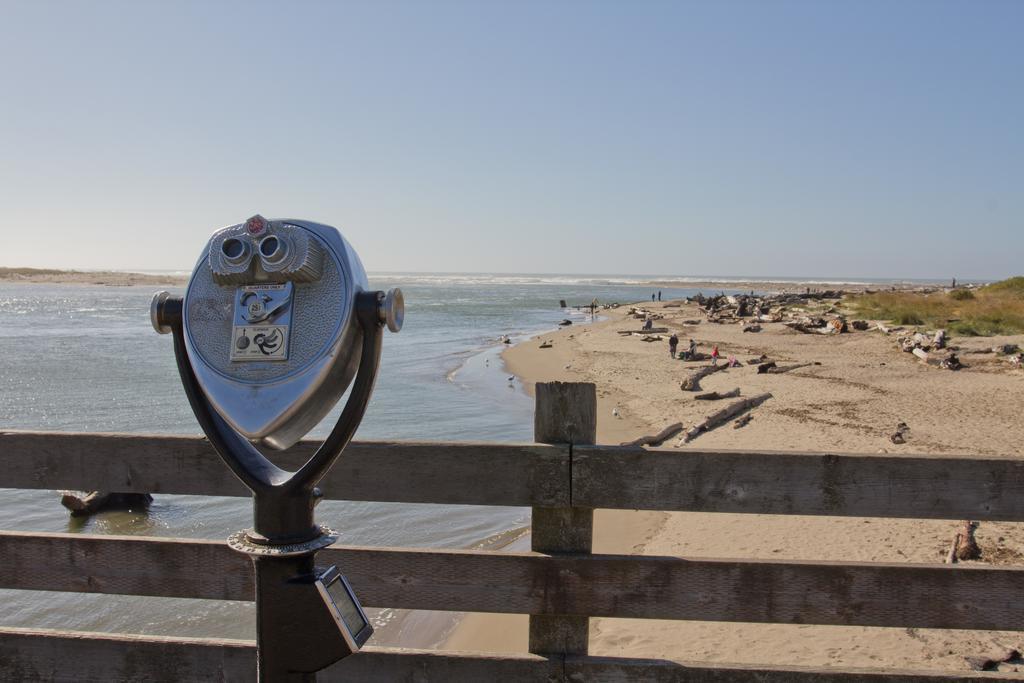 Looking Glass Inn Lincoln City Bagian luar foto